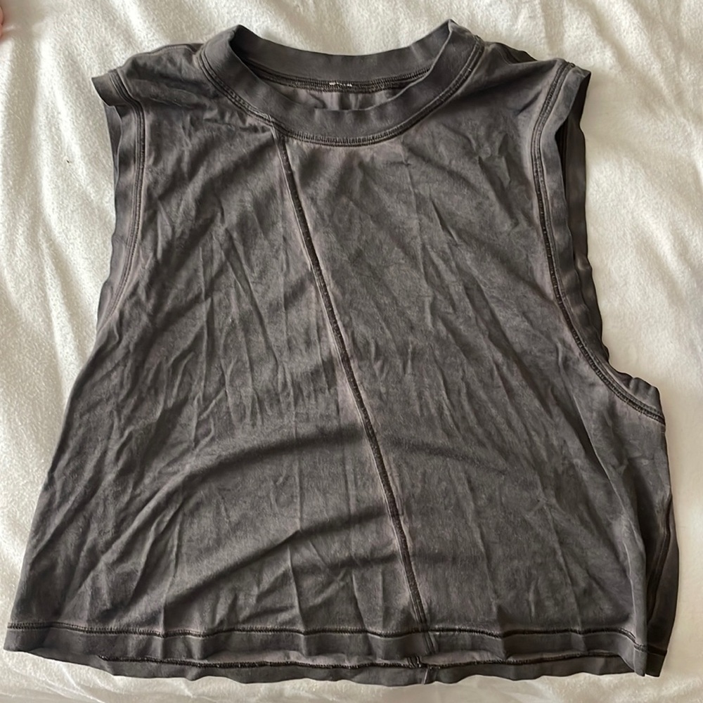 Lululemon gray “washed” color 6 crop